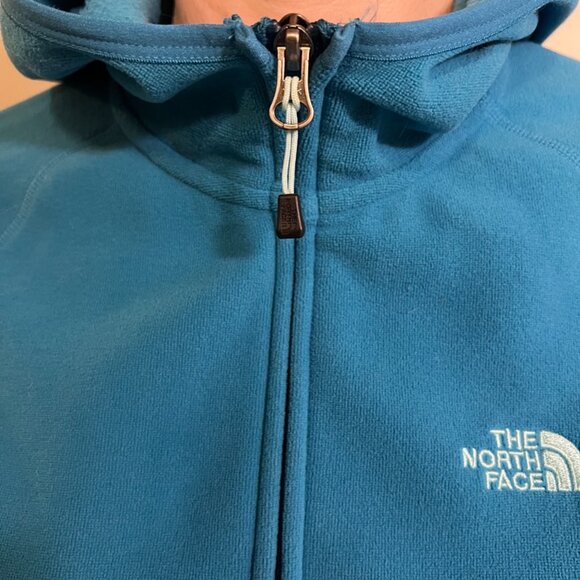 North Face Woman’s Blue Zippered Fleece Jacket With Hood - Picture 4 of 11